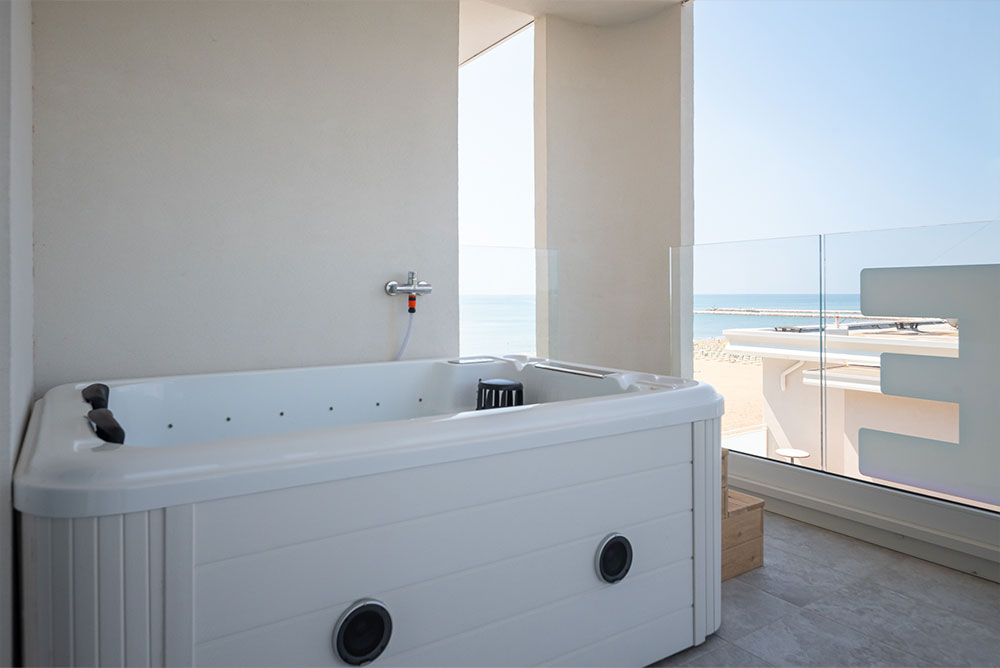Camera Executive vista mare e jacuzzi - Unico Hotel 5 stelle Caorle